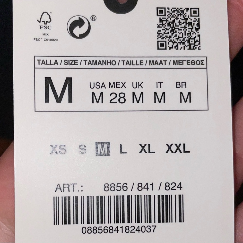 Selling this super cute gray Zara blazer, size medium, never worn - Picture 4 of 4